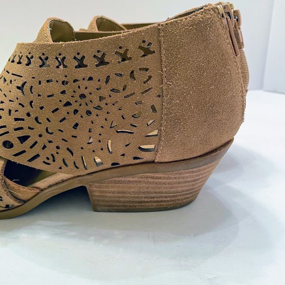 Carlos by Carlos Santana Miranda Brulee Tan Laser Cut Suede Ankle Bootie Sz: 9.5 - Picture 12 of 13